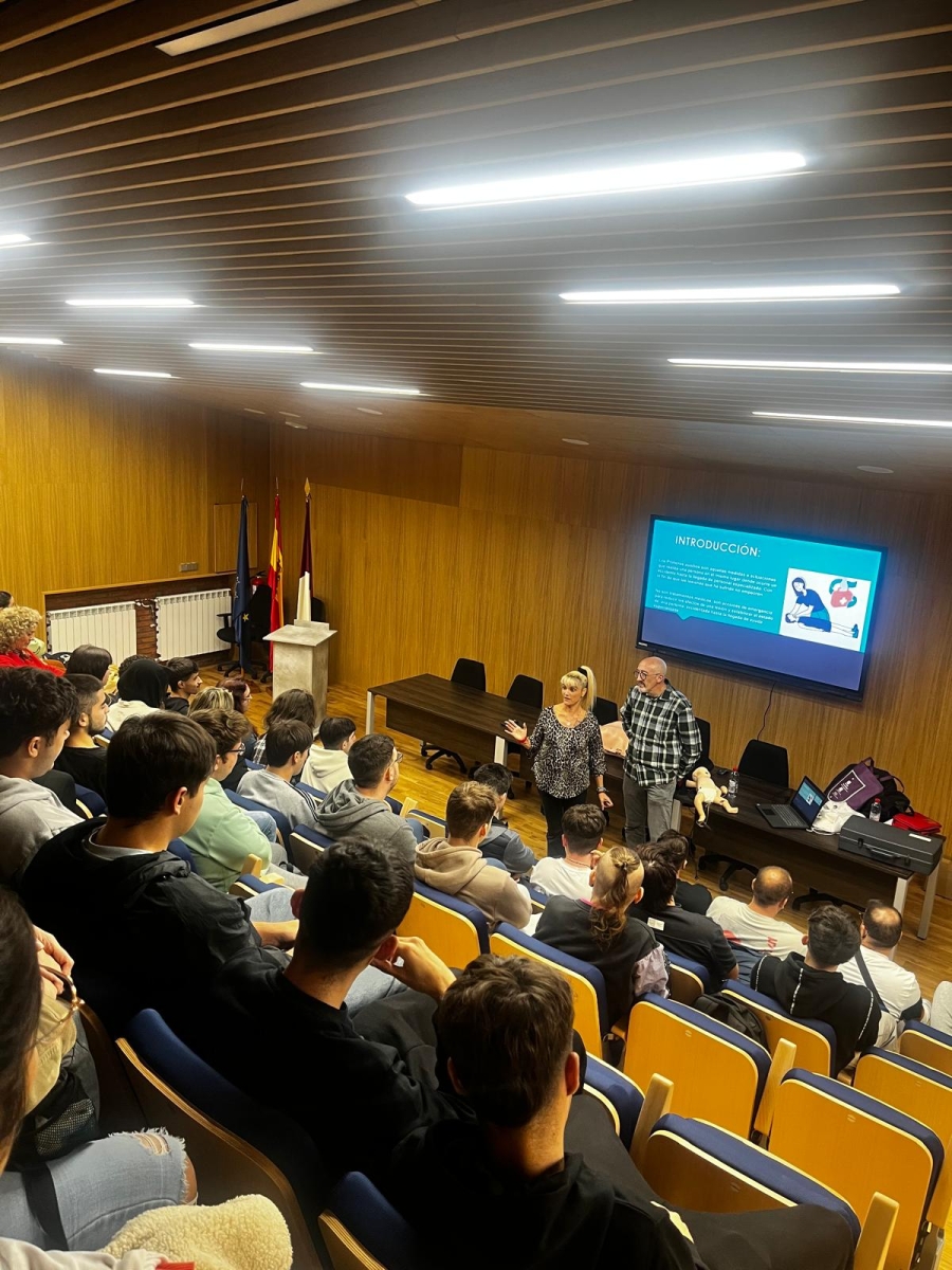 Talleres de primeros auxilios para alumnos de 1º IPE I